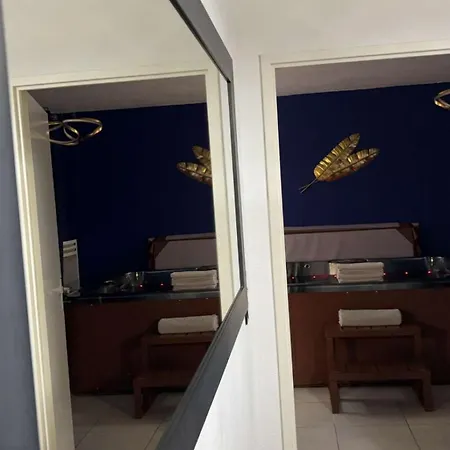 Διαμέρισμα Jacuzzi Privatif Blue *